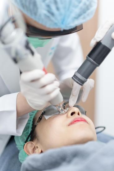 피코 레이저 (Pico Laser) – 기미, 잡티, 색소 침착 제거 &amp; 피부톤 개선