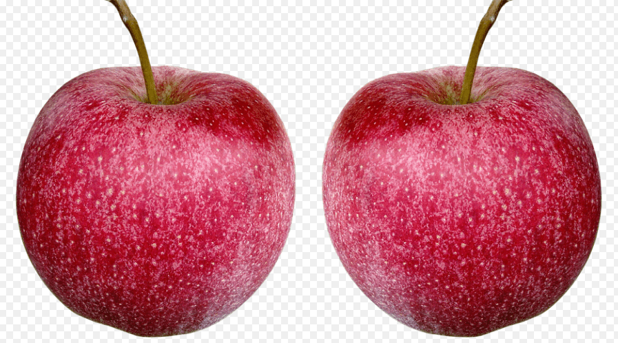 사과즙 효능을 보기 위해 사과가 놓여 있다