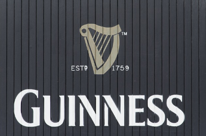 가장 멀리 침 뱉기 기록, 과연 어떻게 가능할까?