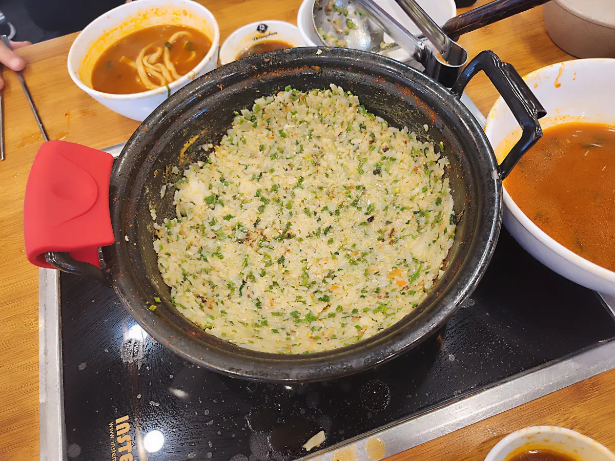 동촌샤브칼국수-일산-본점-4번째-코스-고소하고-담백한-볶음밥