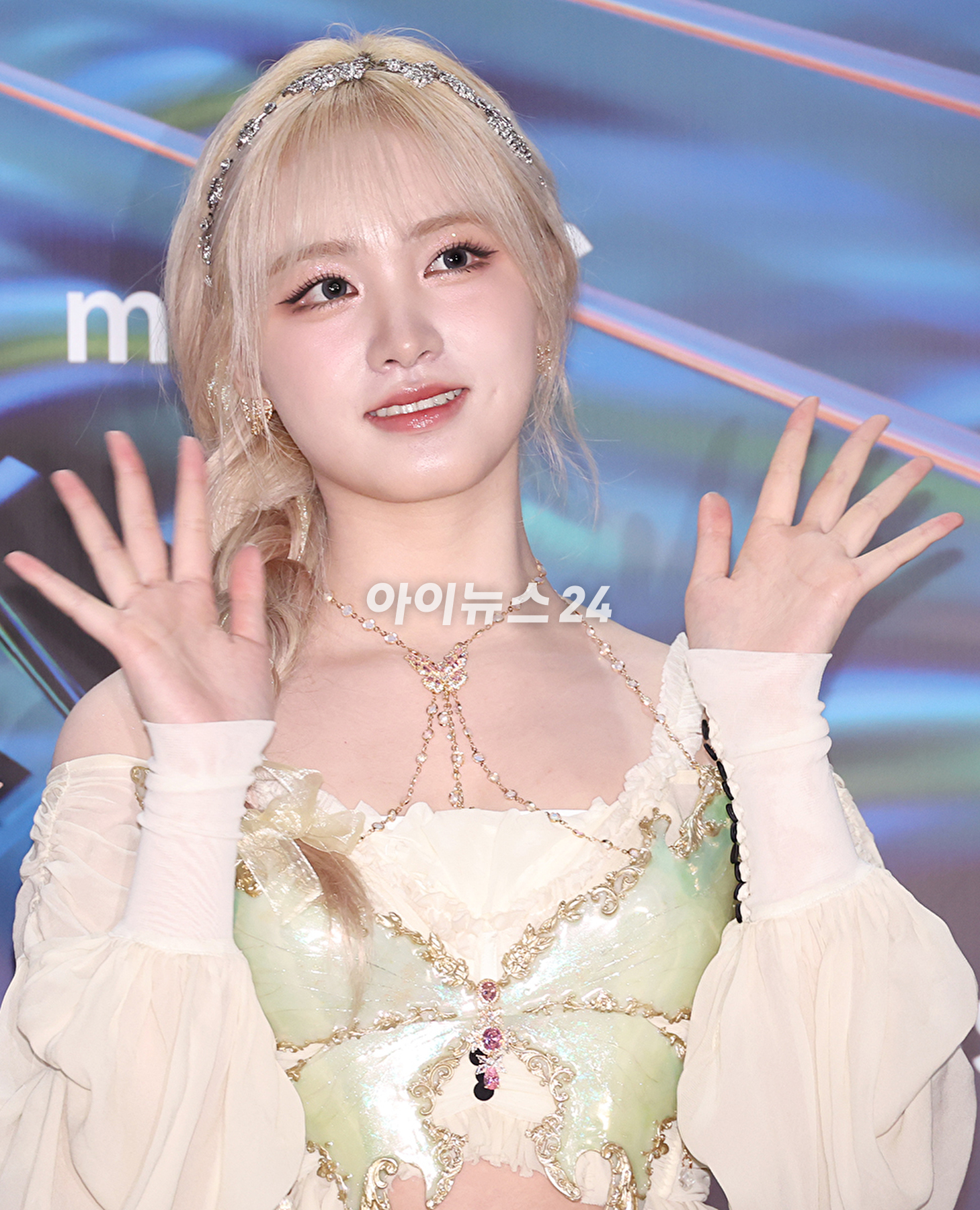 그룹 아이브가 6일 오후 인도네시아 자카르타 인터내셔널 스타디움에서 열린 &#39;제38회 골든디스크 어워즈 with 만디리&#39;에 참석하고 있다. [사진=골든디스크 어워즈 사무국]