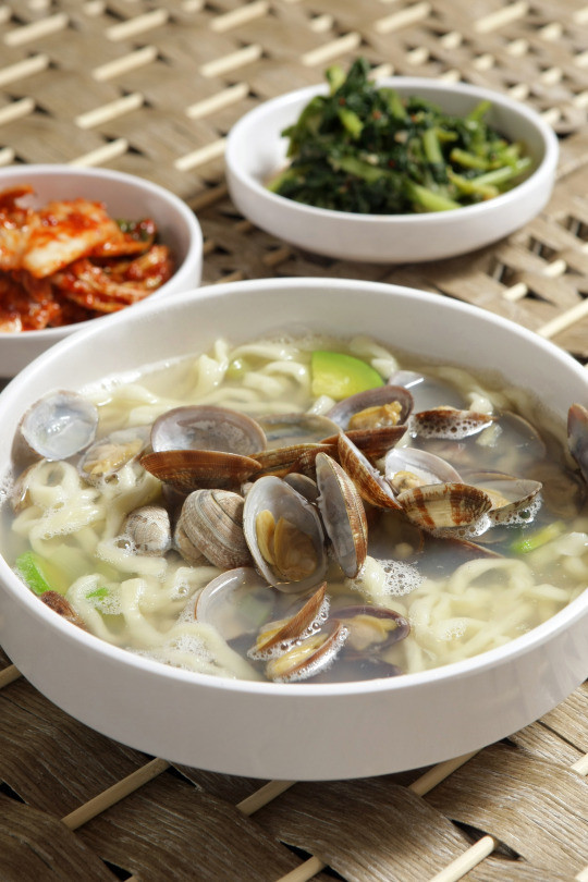 6시내고향 대전 갈마동 고향노포 30년 전통 수타 손칼국수 콩나물 두부 두루치기 칼국수 맛집 추천