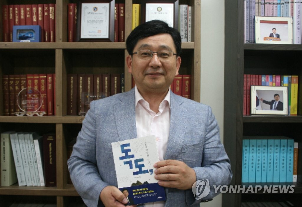 호사카 유지 "라스푸친·히틀러..주술 심취해 망한 나라들 보라"