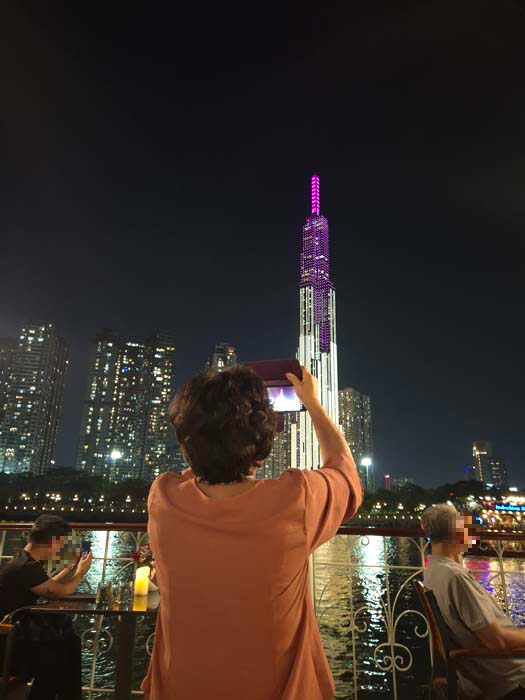 호치민 강변 야경