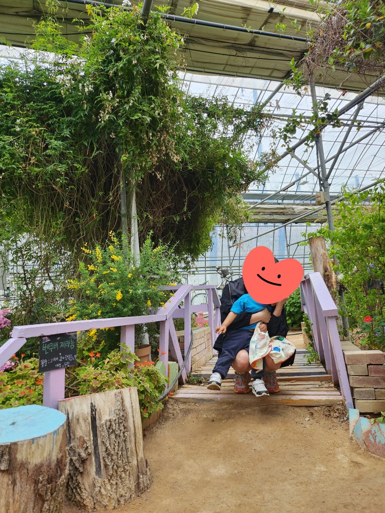 다리위의 아빠와 아이