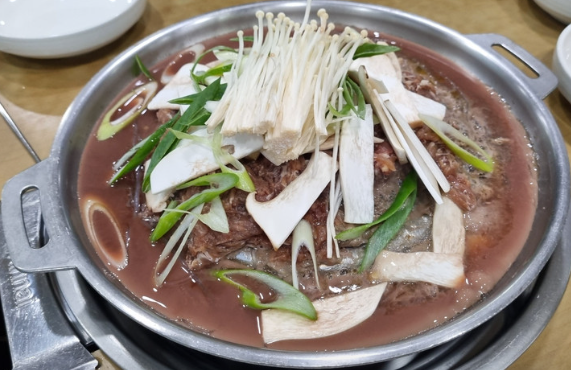 오늘N 함흥냉면 한우불고기 홍어회무침 김치수육무침 할매식당 70년전동 대전 중구 대들보함흥면옥