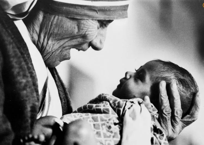 어떤비판이 많았더라도 그녀의 선행들에 비할바가 되지 않는다. 진정한 인간에대한 존중을 보여주었던 그녀