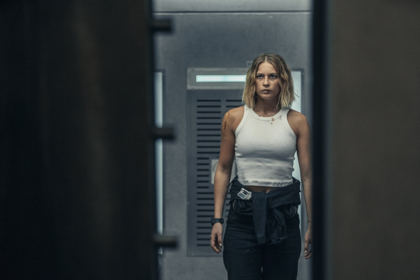 넷플릭스 신작 ‘엑스테리토리얼’ 폭발적 인기! 강렬한 여성 액션의 정수