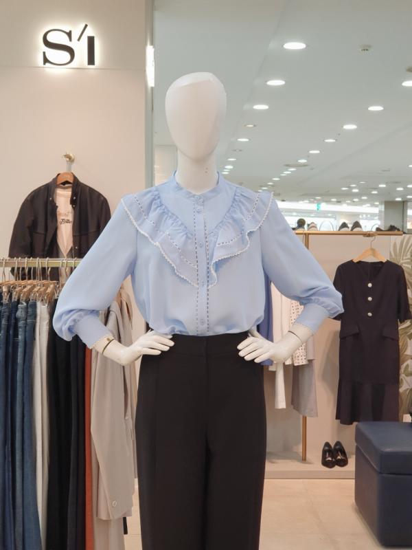 SI 펀칭 레이스 배색 러플 블라우스 SEBAC2419