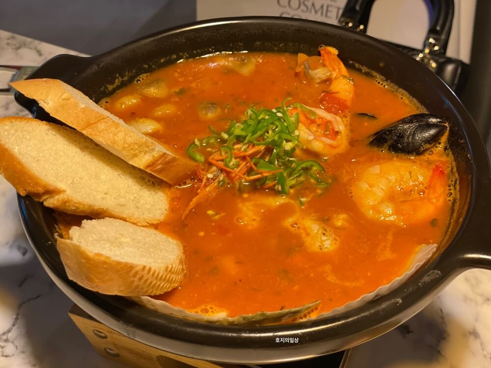 수원 행궁동 맛집 테이스팅 뮤지엄 - 토마토 해산물 나베