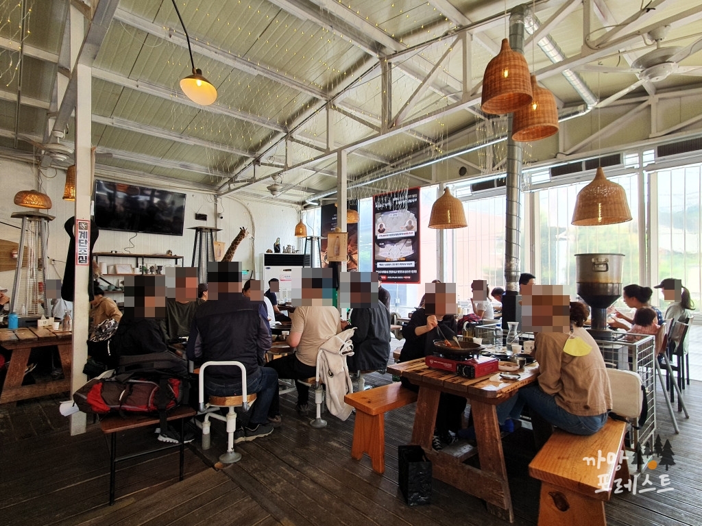 청계산 리숨두부 매장 내부