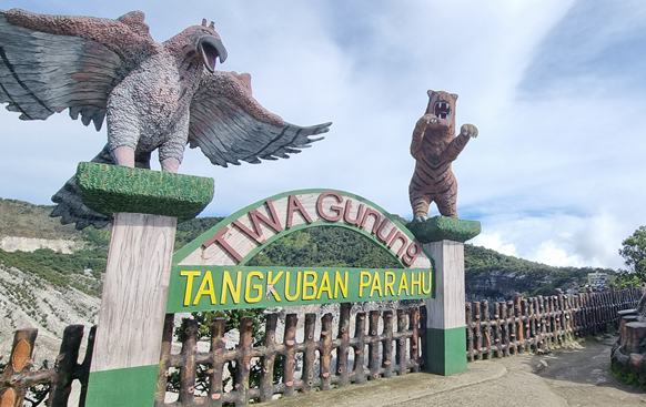 땅꾸반 쁘라후(Tangkuban Perahu), 인도네사아 반둥