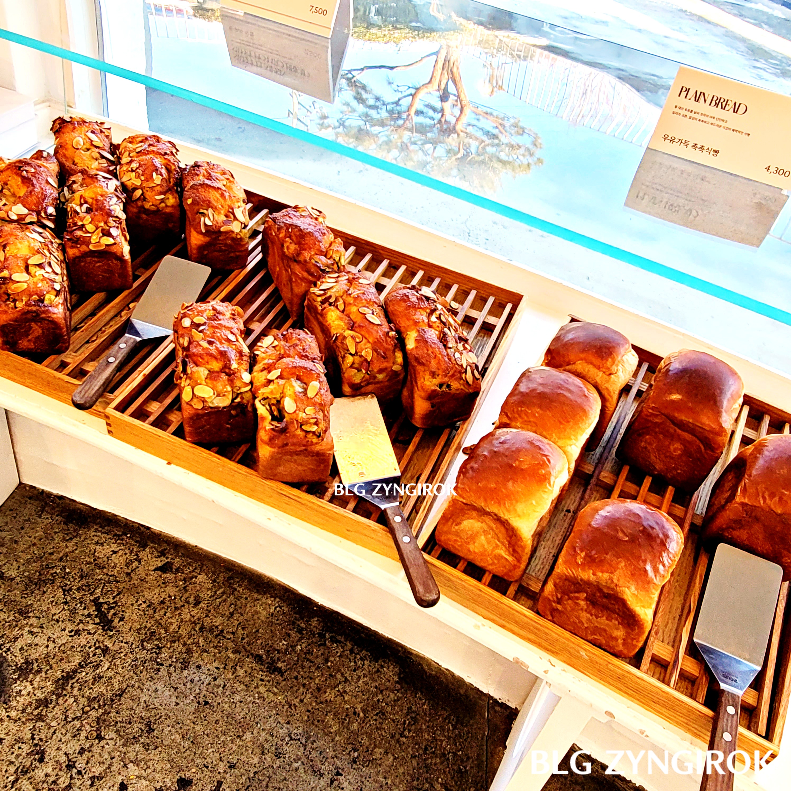 브루다 카페 - 베이커리 코너 모습이다.