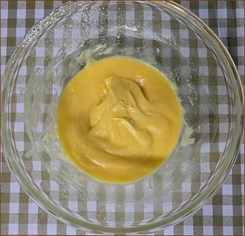 반죽에 버터를 완전히 섞은 모습의 이미지