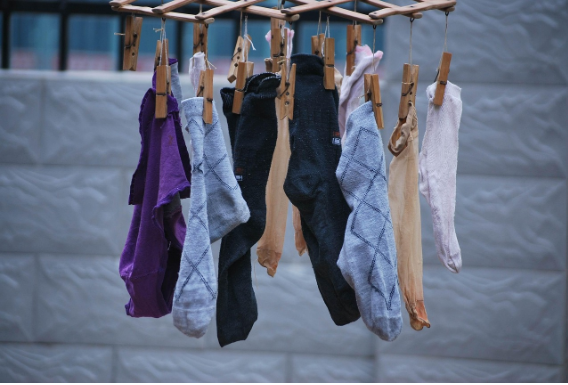 젖은 양말 빠르게 건조시키는 방법