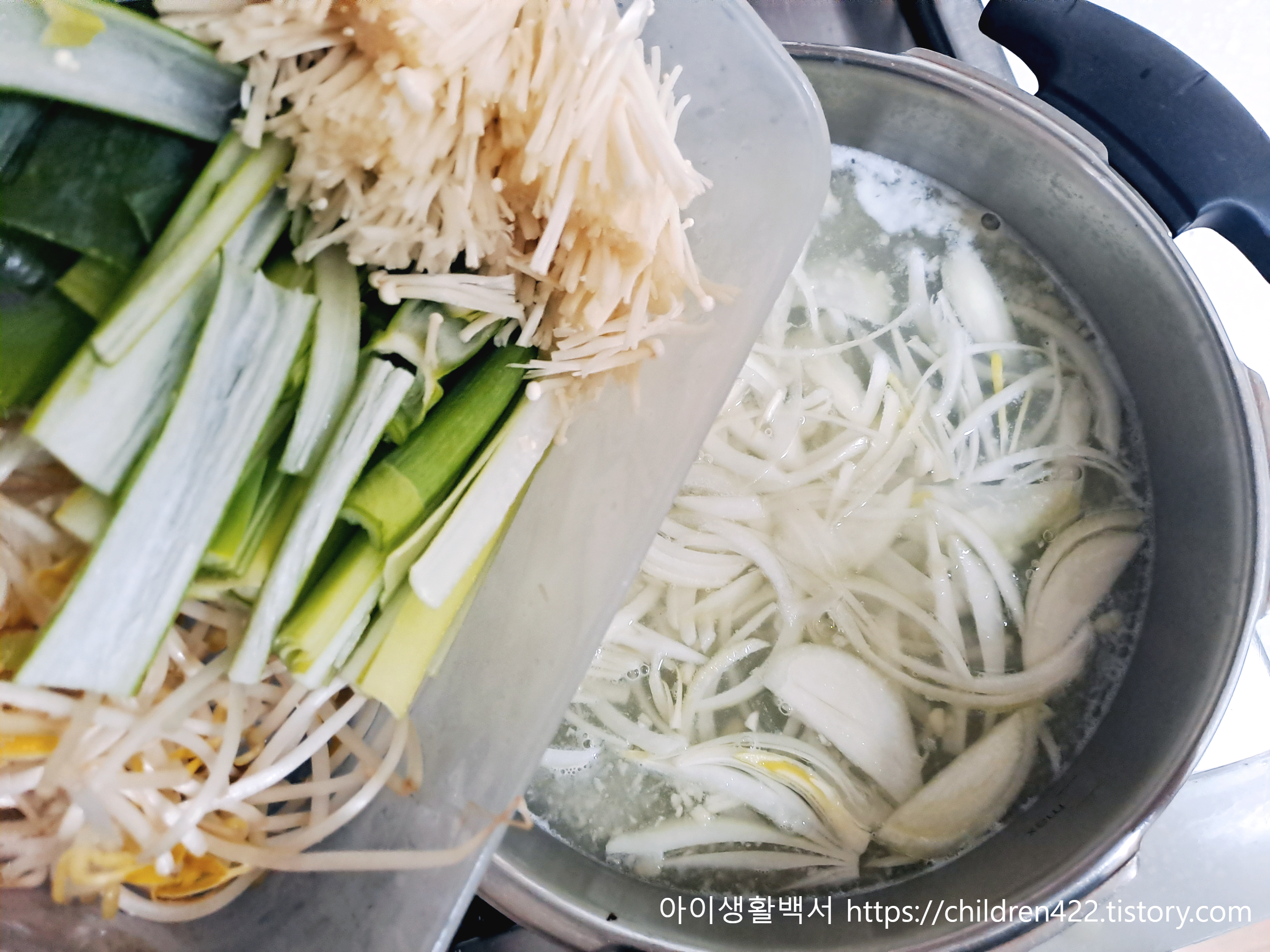 준비 해 둔 야채 넣기