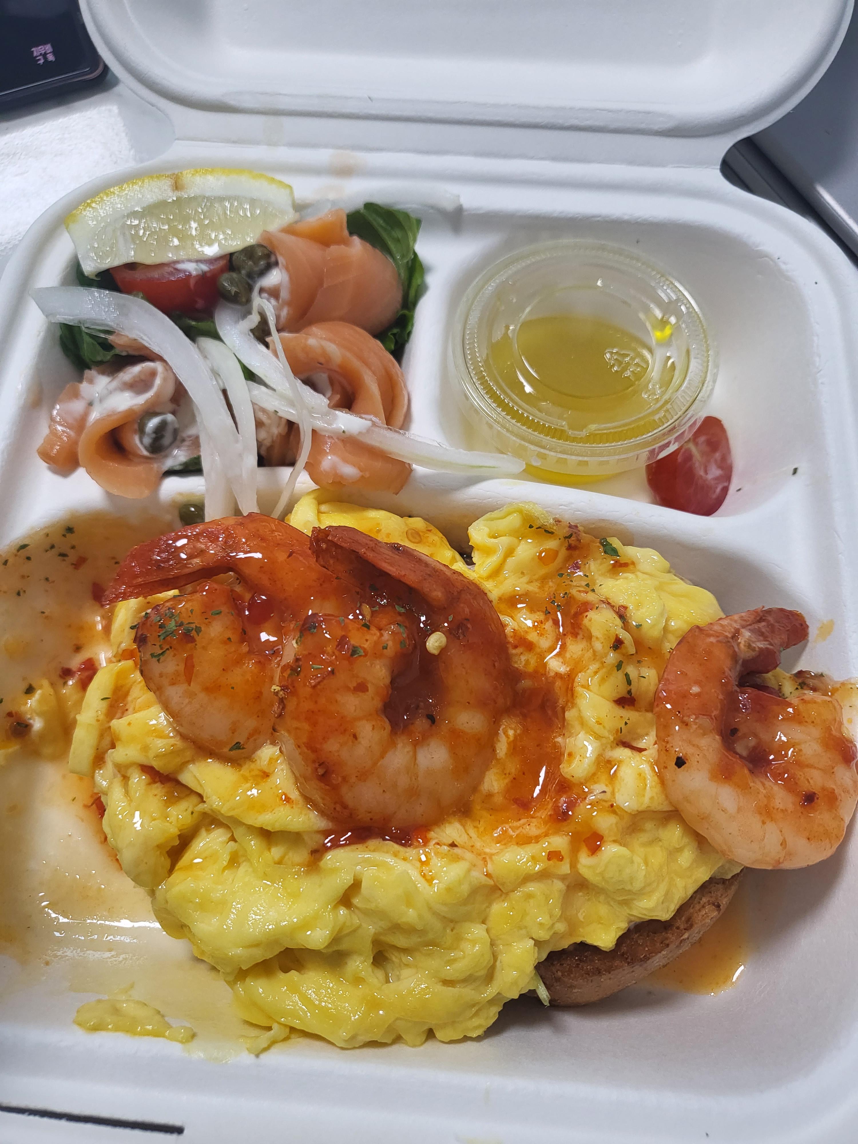 새우에그통밀샌드위치와 훈제연어