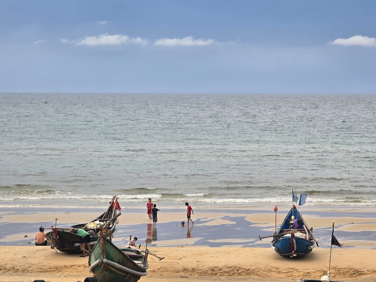 비가 갠 오후 무지개의 약속처럼 &ndash; 카페에서 얻은 다낭 해변의 여유로움