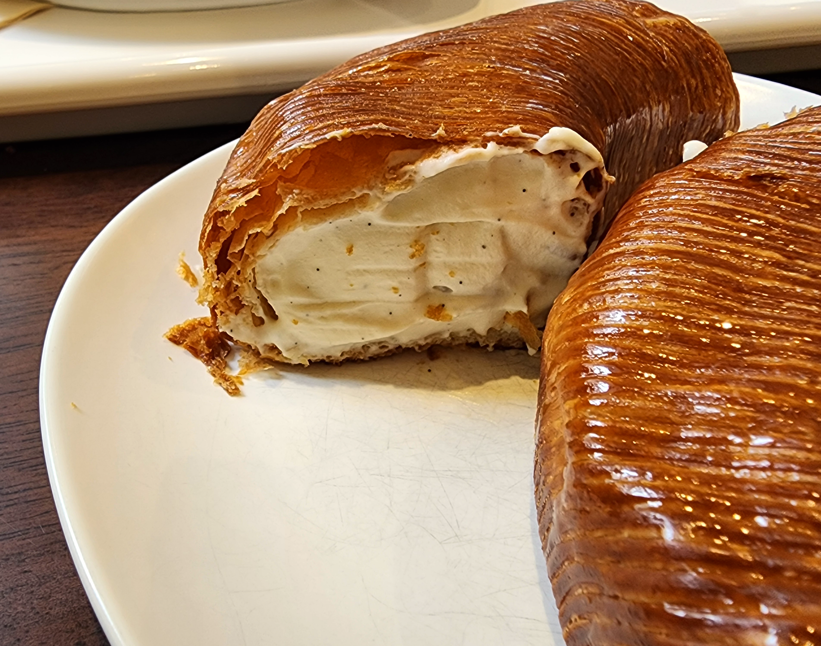 레브두_크림_크로와상