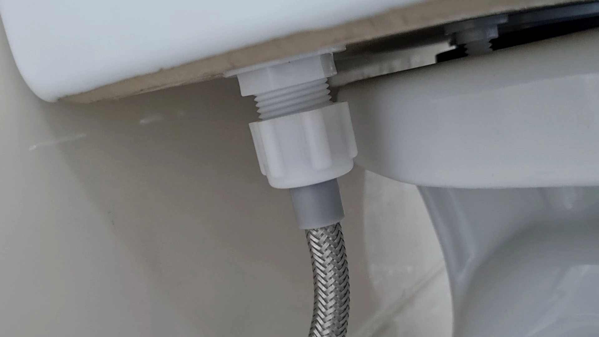 물탱크 급수호스 연결 모습