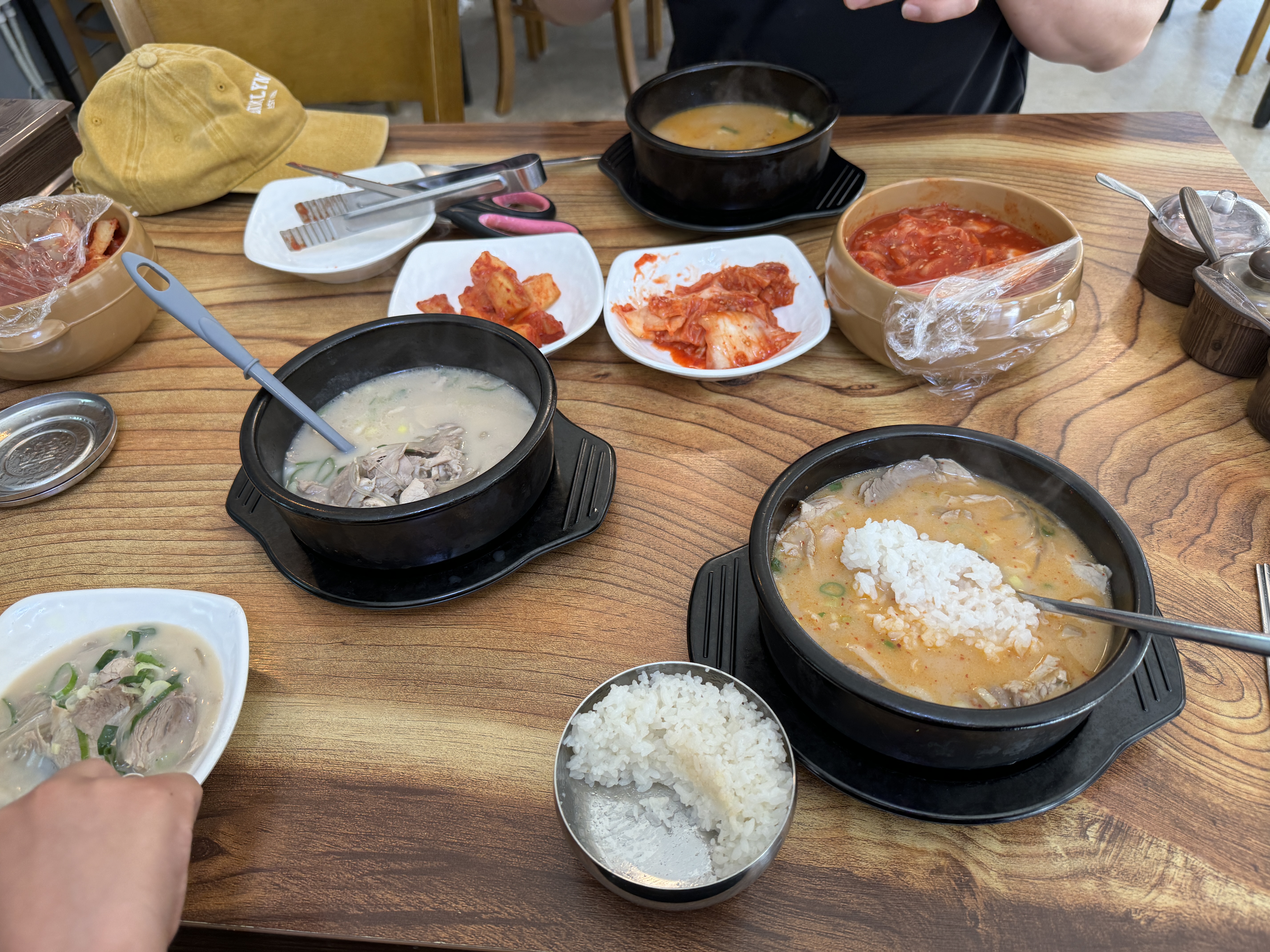 속초-예원수육국밥-국밥-먹는사진