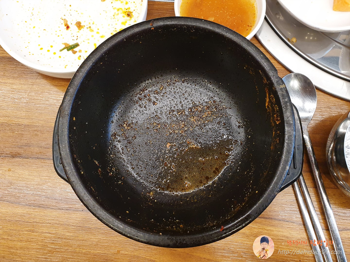 뼈 해장국 빈 뚝배기