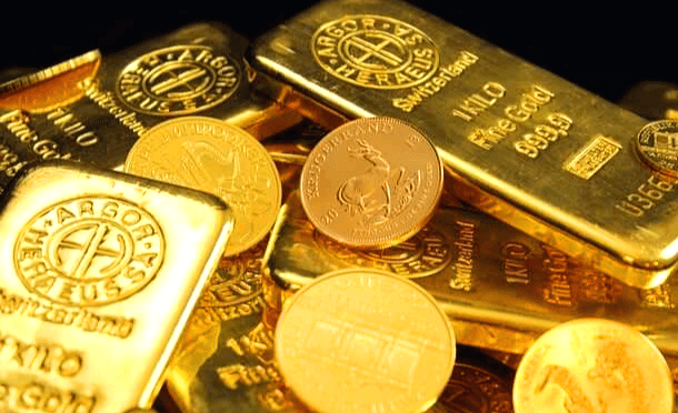 골드바들과 황금 동전들이 한가득 쌓여있는 모습으로 금빛이 번쩍거린다.