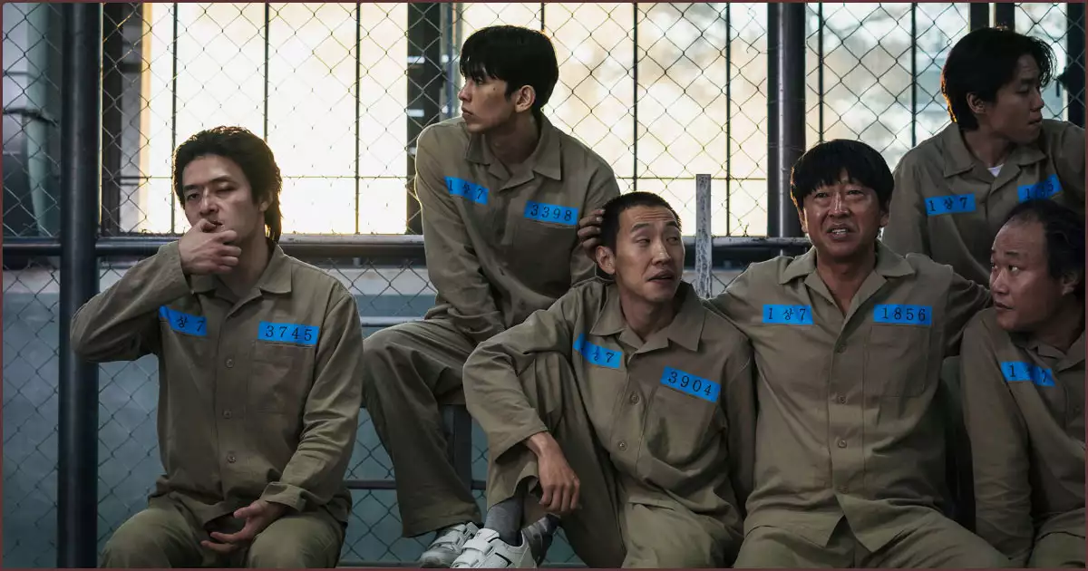 정보를 캐기 위해 수감 생활하는 이강수