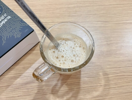 물에 탄 콤부차 사진