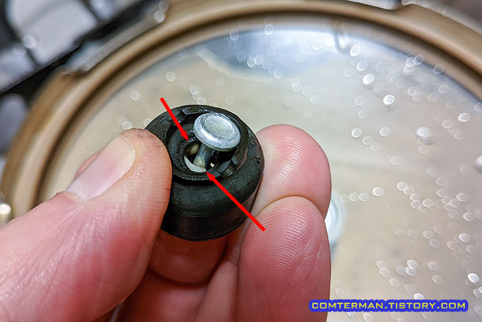 유니매틱 내부 이물질