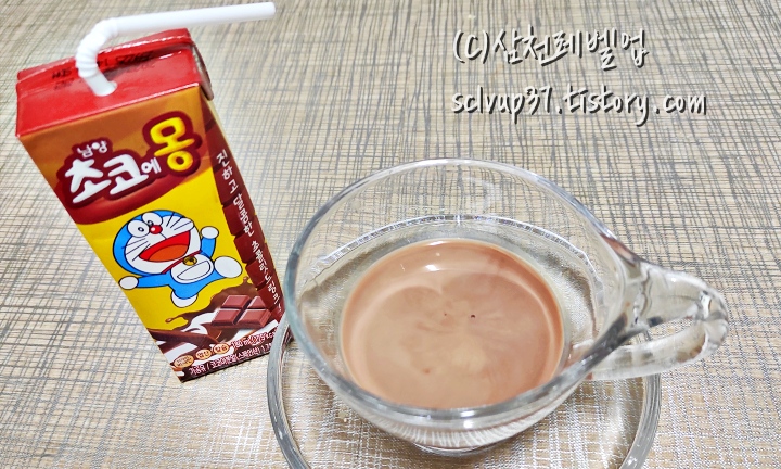 초코에몽 잔에 따른 모습