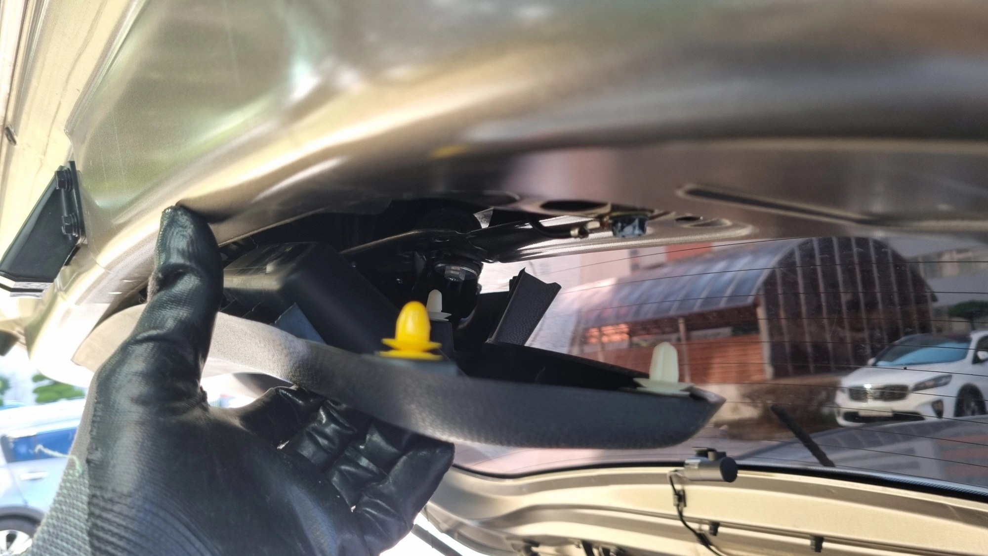 커버 여는 모습