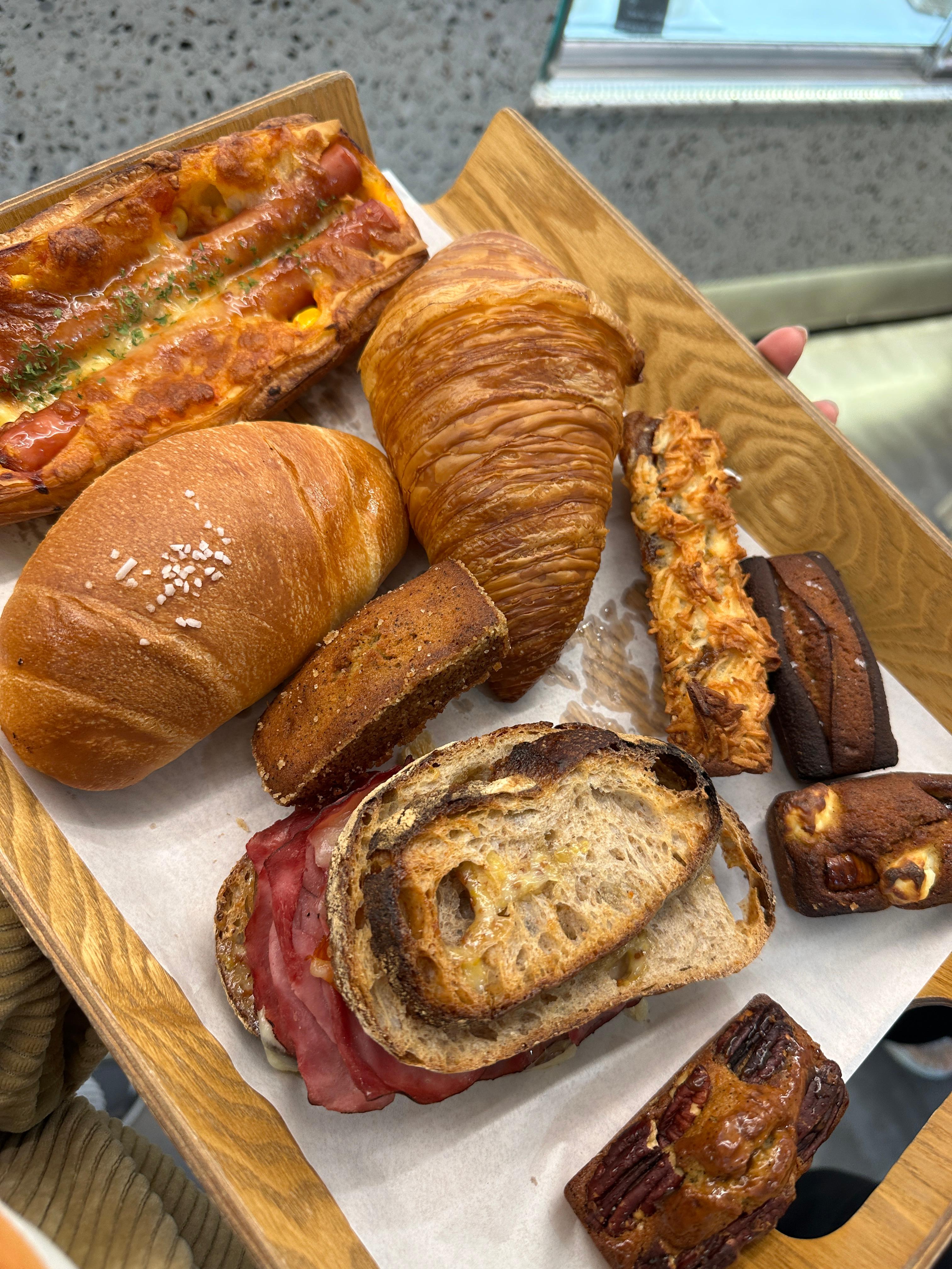 울산 야음동 엘팡주드에서 제빵기능명장이 만든 갓 나온 빵