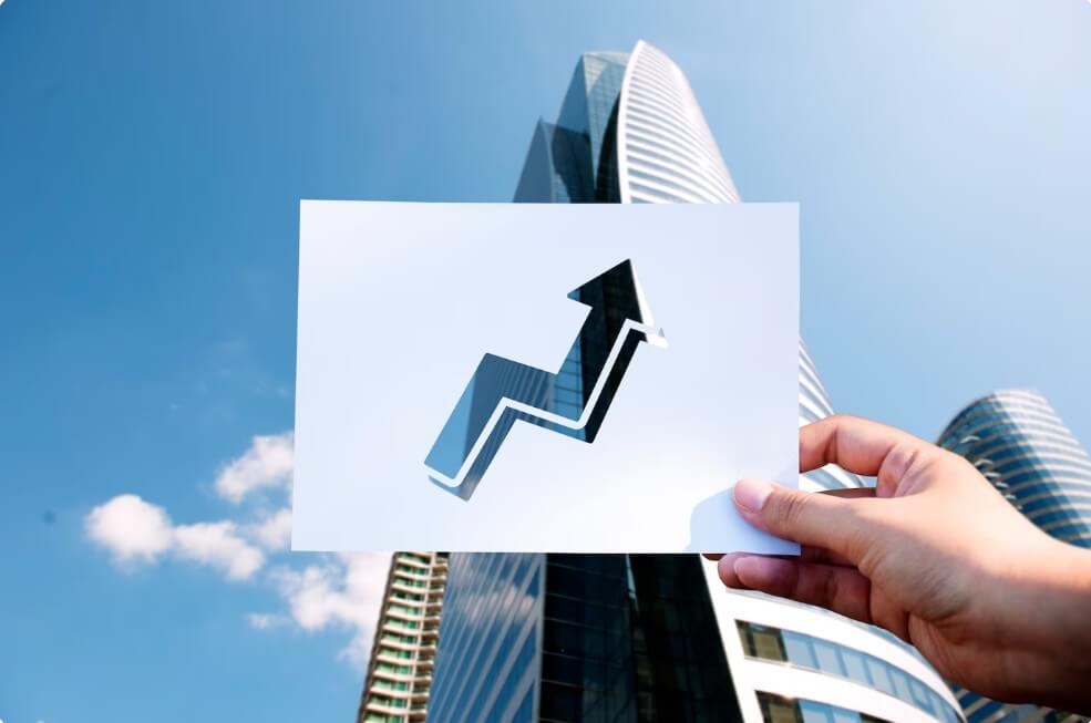 우상향 그래프를 설명하는 모습