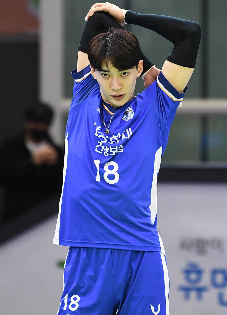 김인혁 스트레칭하고 있는 모습