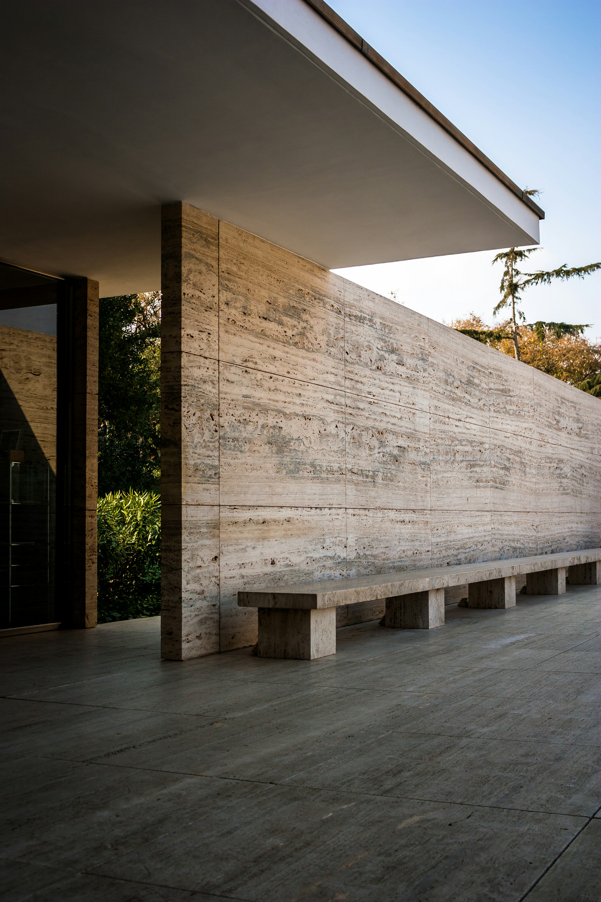 건축가 미스 반 데어 로에의 이력, 건축 특징 및 대표 건축물