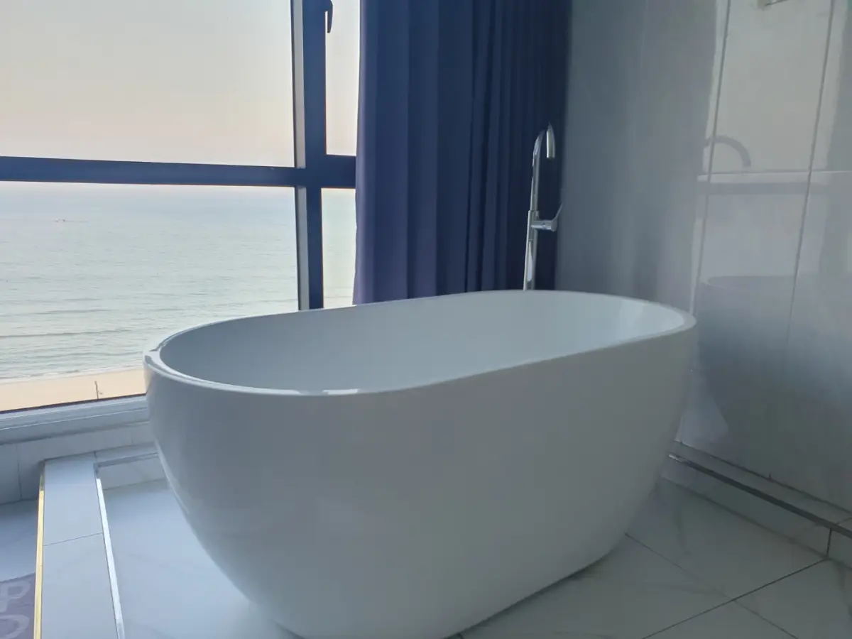 송정-숙소-욕조-사진