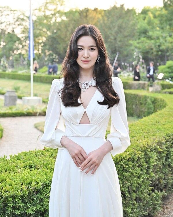 송혜교&#44; 시간을 잊고 빛나는 고혹적 여신 비주얼!