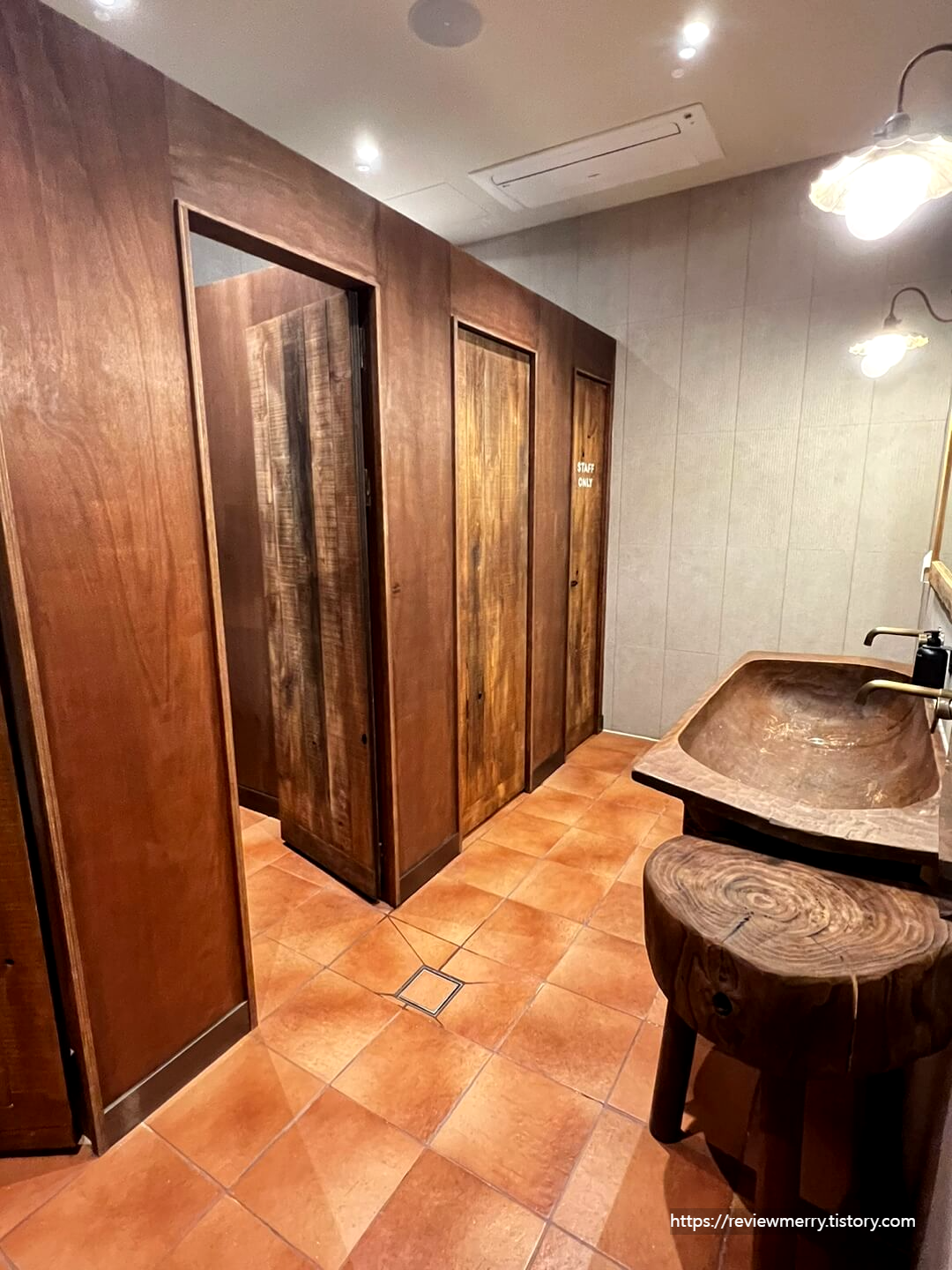 2층 화장실 내부
