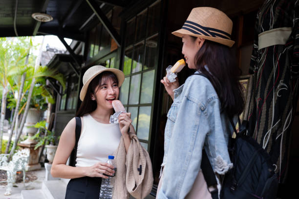 아침 일찍 시작! 딘타이펑 vs 로컬 조식 선택