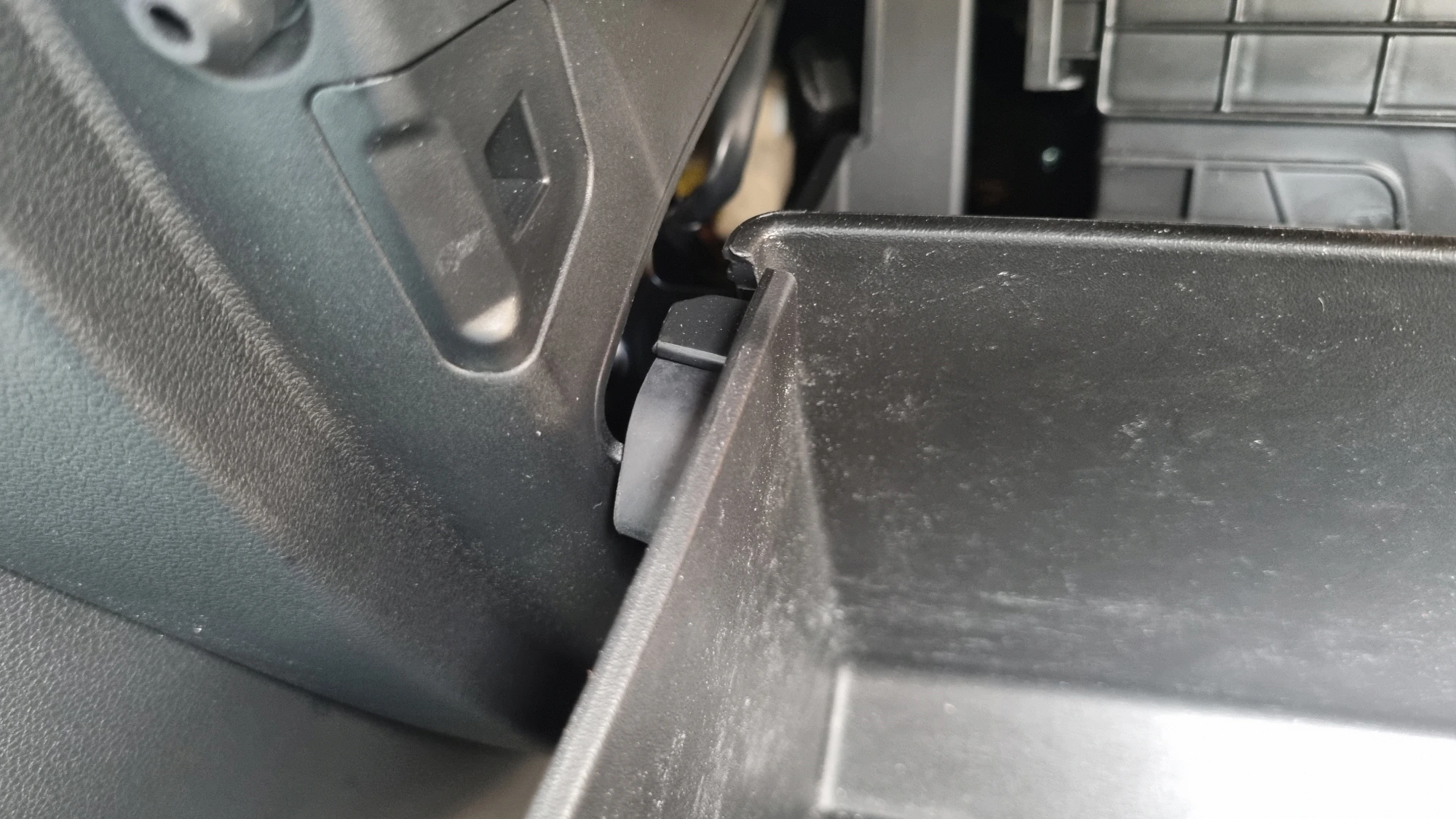 글로브박스 걸쇠