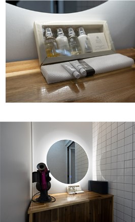 샤워용품과 드라이기 사진