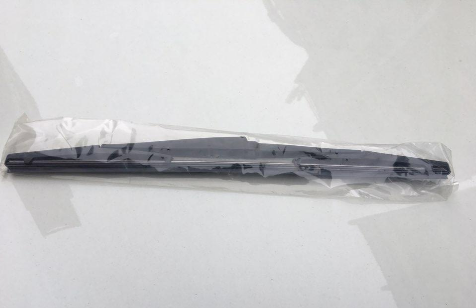 포장된 상태의 QM5 리어 와이퍼 신품