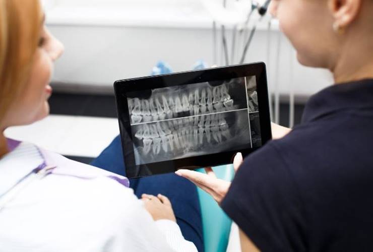 치과 상담받는 여자