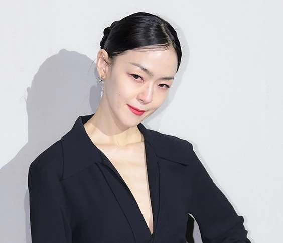 후쿠시마 오염수 방류에 대해 강한 비판을 남김 김윤아, 과거 일본 여행 먹방이 다시금 화재가 되고 있다.