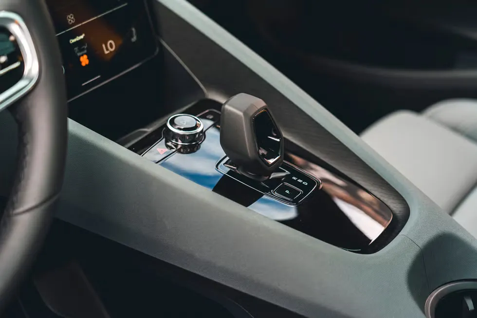 폴스타2 이미지