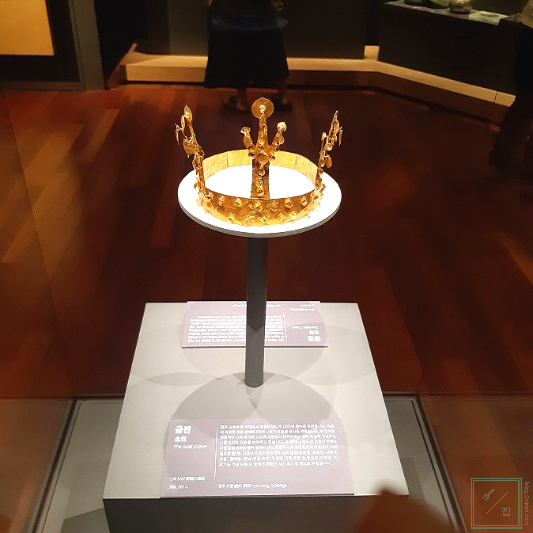 신라시대 왕관 이미지 입니다.