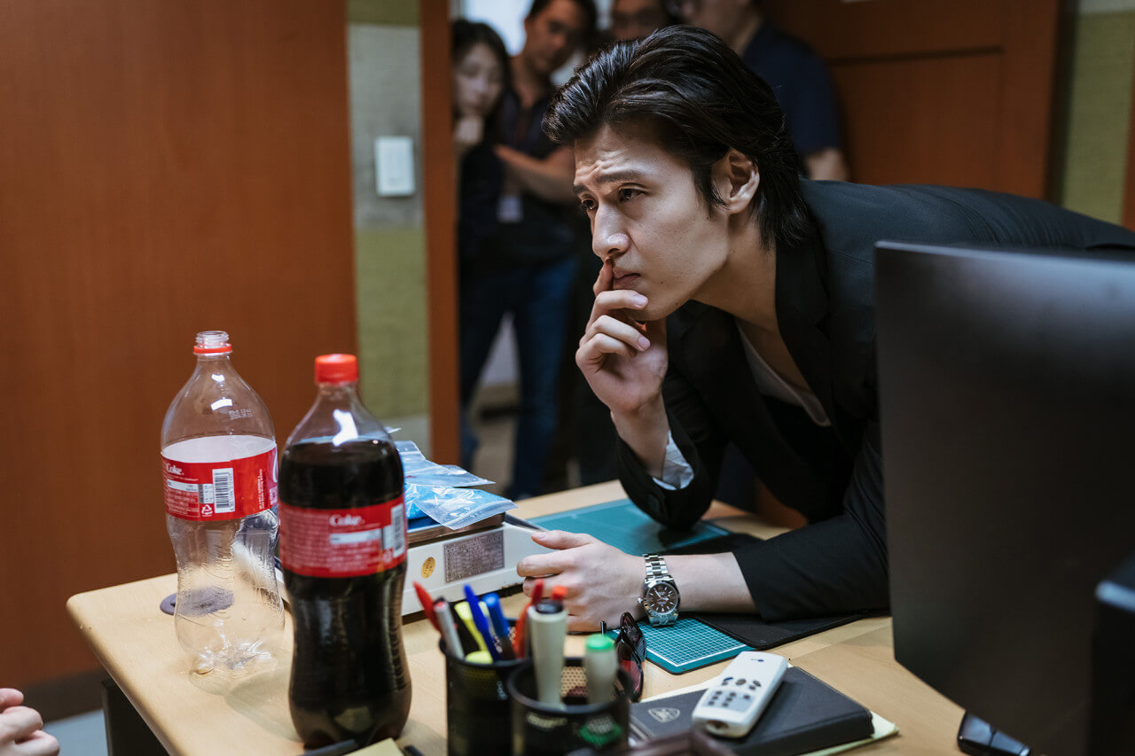 영화 야당 속 야당으로 활동하며 돈을 버는 이강수