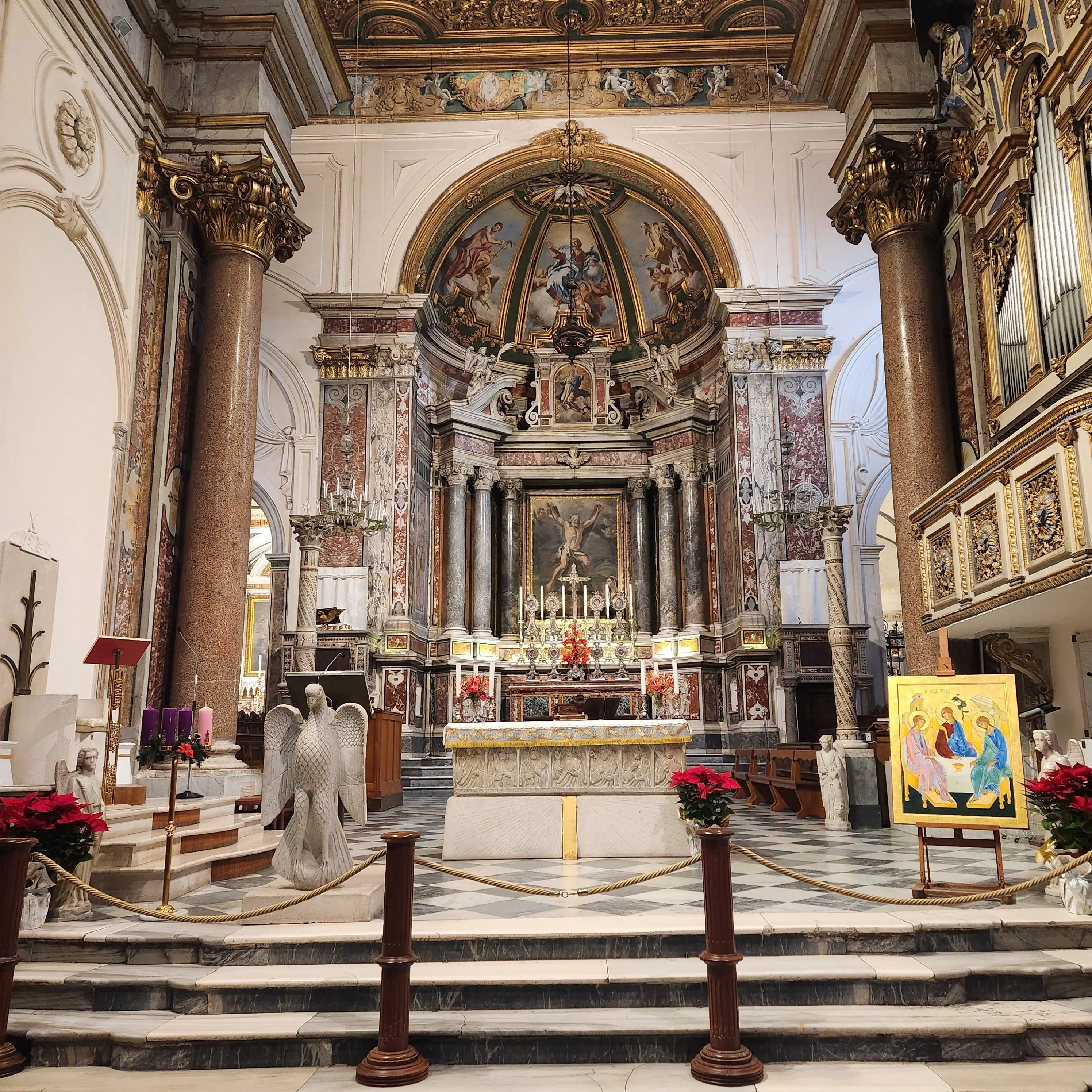 아말피-대성당-실내-제단