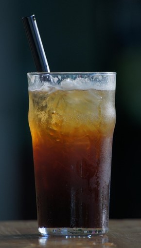 &ldquo;아이스 아메리카노가 충치 부른다고?&rdquo; 여름철 커피와 치아의 관계